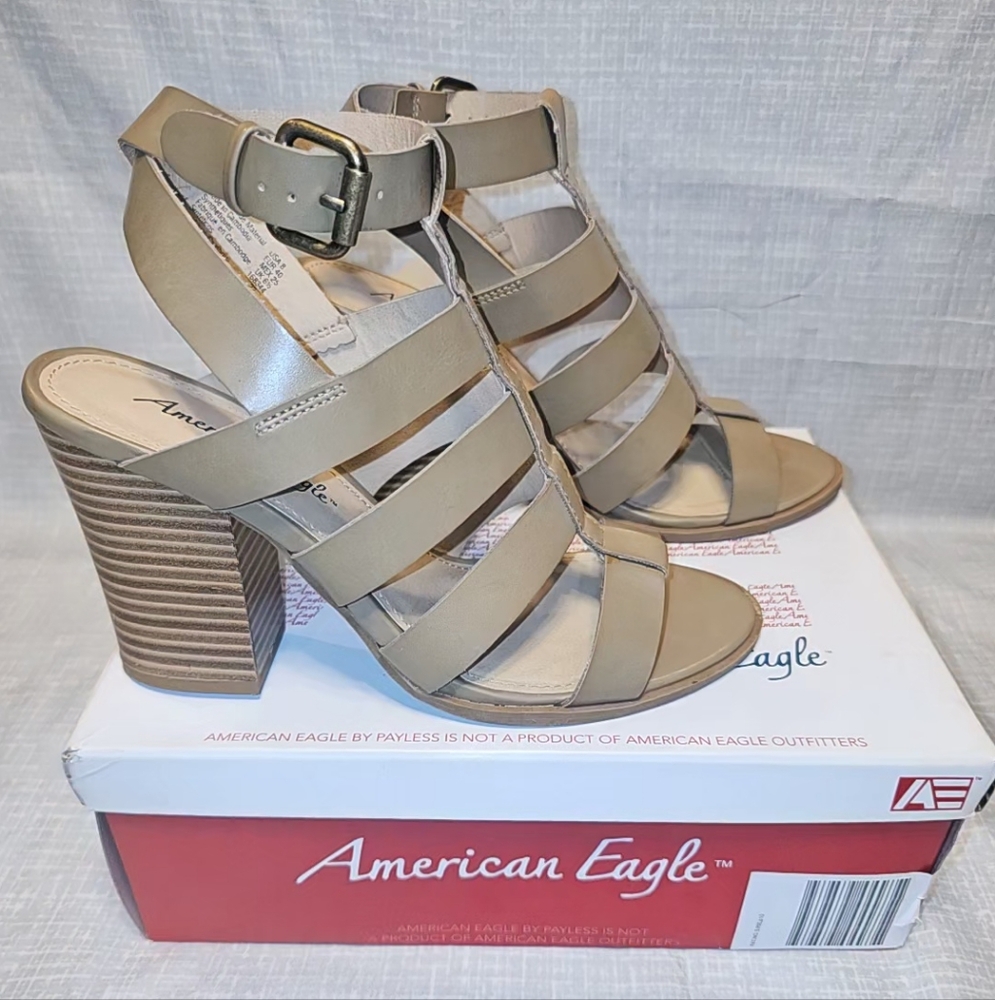AMERICAN EAGLE BLOCK HEEL